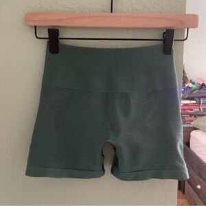 Alphalete Amplify Short 4.5 Inch ~ Sage ~ Size Extra-Small